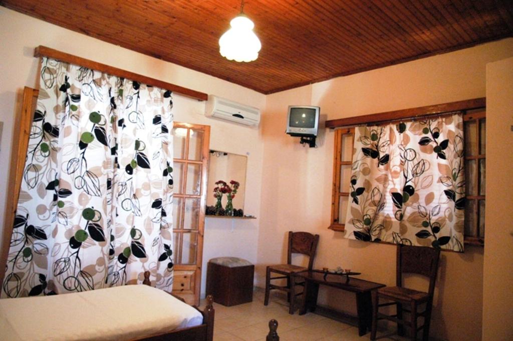 Marios Studios room 2